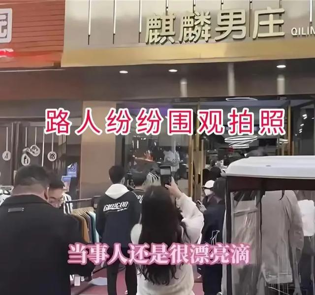三在其店前发饮料搞直播：高手之间的较量米乐体育app网站河南一女子报复闺蜜小(图3)